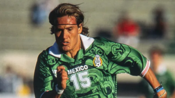 El delantero mexicano sintió que no recibiría el apoyo del equipo hacia su persona.