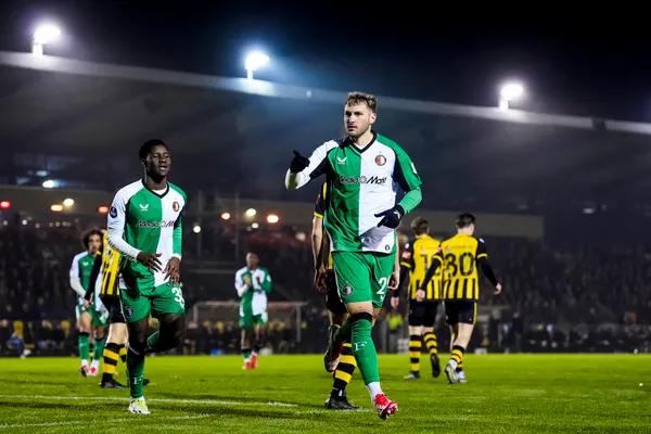 El delantero mexicano tendrá que afrontar este reto para poder posicionarse como una estrella