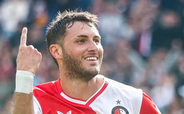 El delantero mexicano tendría sus últimos momentos en el equipo de Rotterdam