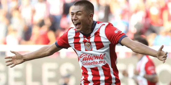 El delantero mexicano Yael Padilla sigue demostrando que se convierte en el nuevo ídolo de Chivas