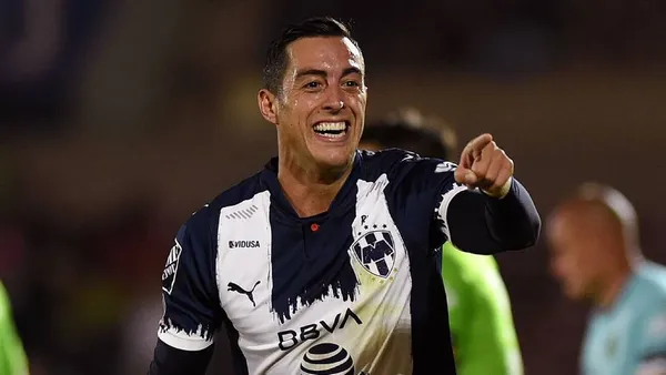 El delantero naturalizado mexicano es de los mejores pagados en su equipo.