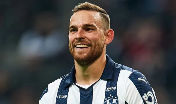 El delantero neerlandés cayó de rebote en su selección