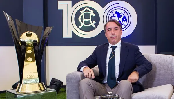 El directivo recibió un regalo en la interna del Azteca