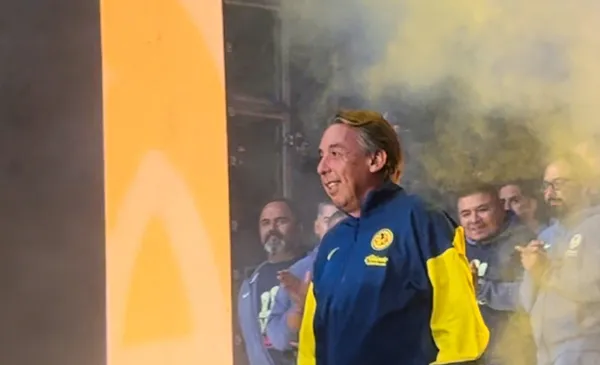 El dueño del América no solo lo felicitó por los logros, también le recordó la deuda que tienen