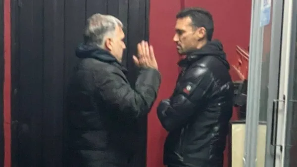 El entrenador de la selección mexicana es cuestionado sobre por qué no está en México viendo los juegos de la Liga