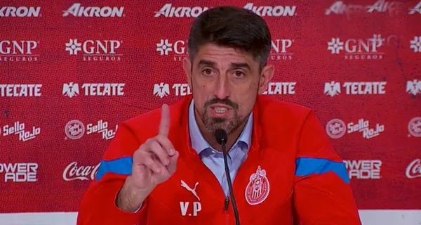 El entrenador de las Chivas se refirió a lo que sucedió con Víctor Guzmán y Ronaldo Cisneros en el segundo penal.