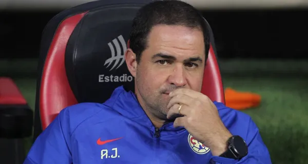 El entrenador del América y sus expresiones tras la victoria por un gol a cero.