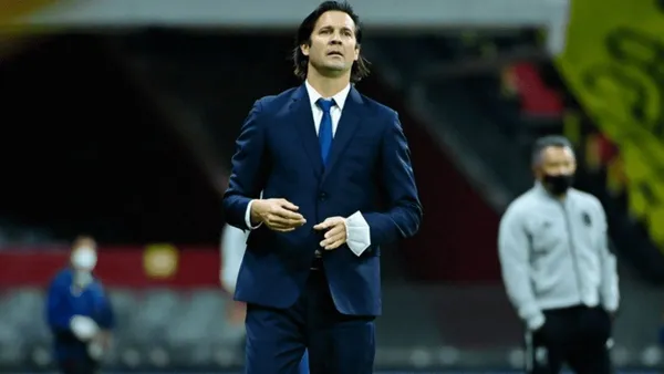 El entrenador destacó que sigue pensando en un refuerzo, pero también en el futuro del club.