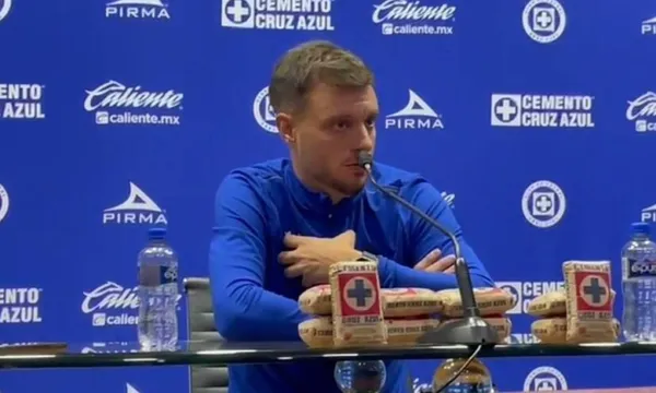 El entrenador, en la conferencia, indicó que hubo un error, luego de que marcó el gol el Azul. No se controló el partido.