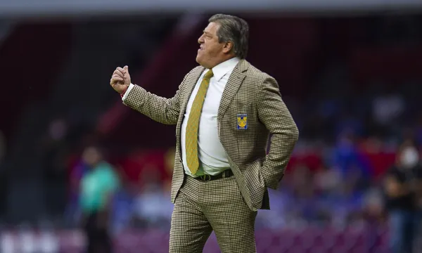 El entrenador felino volvió a ser tema de la polémica y foco de atención