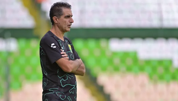 El entrenador portugués deberá sacar a un no nacido en México