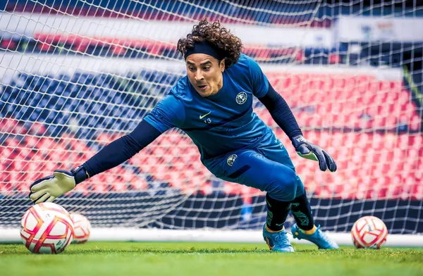 El equipo inicia su participación.