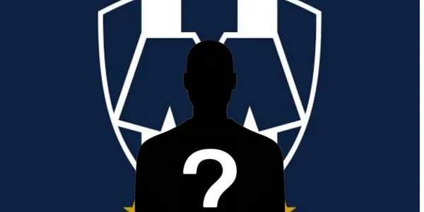 El escudo de Rayados y una persona incógnita / Foto X