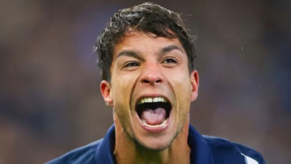 El español cerró una actuación perfecta con un doblete y una definición magistral