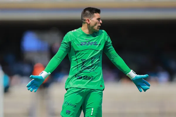 El español Oliver Torres aprovechó un grave error del portero de Pumas para poner cifras definitivas