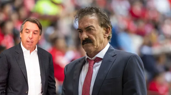 El estratega argentino exhibió a los directivos y podría pagarlo caro ante el mandamás de Televisa.