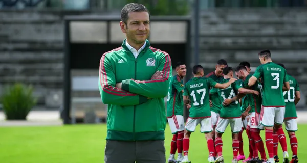 El estratega tuvo la imposición de tres refuerzos para quedarse en el banquillo Tricolor.