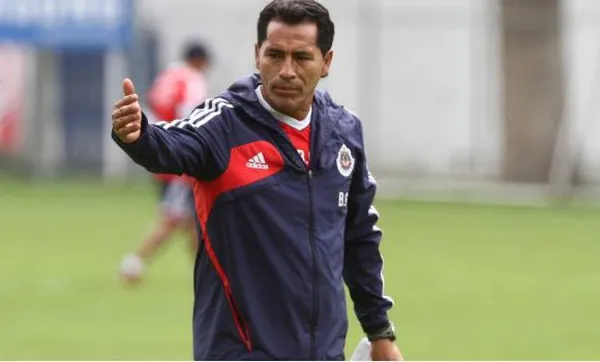 El ex jugador de Chivas tuvo que ingresar en la mañana a un hospital.