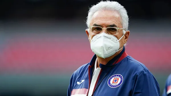 El expresidente de Cruz Azul, Álvaro Dávila está dispuesto a regresar, pero pondría condiciones, una es el nuevo DT
