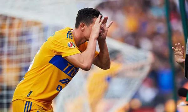 El francés fue criticado en redes sociales por gesto que parece fue ignorado por el jugador