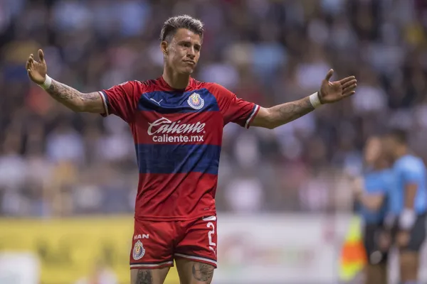 El fubolista no tiene minutos en Chivas