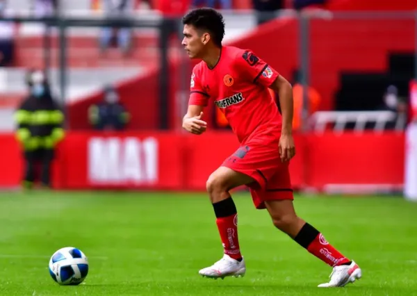 El futbolista comete un grave error y es culpable del primer gol de Tijuana