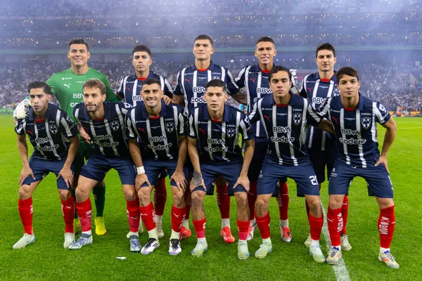 El futbolista de los regios no pudo contener las lágrimas mientras las Águilas levantaban el tricampeonato