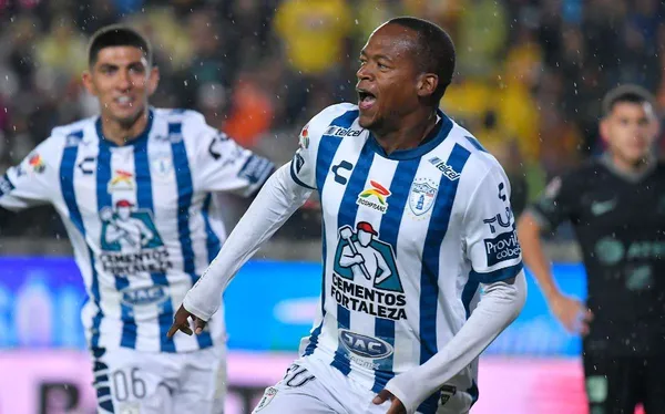 El futbolista ecuatoriano no cuenta en el once inicial de Almada con los Tuzos