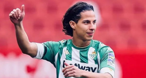 El futbolista mexicano al fin rompe la sequía. Demuestra que necesita minutos para consolidarse y reaccionó ante el entrenador que no lo quiere poner.