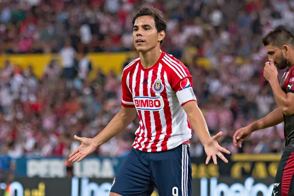 El goleador histórico de las Chivas, Omar Bravo tiene nuevo trabajo pero ya no gana lo mismo que en el Rebaño cuando era jugador