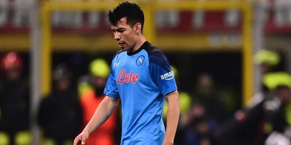 El golpe bajo que el Napoli le da a Hirving Lozano en plena recuperación