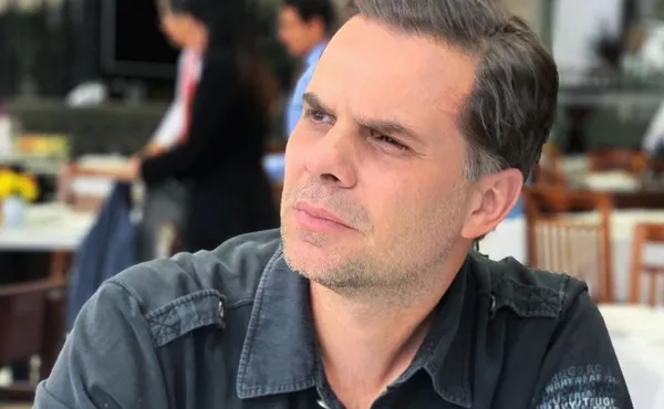 El gran narrador del fútbol mexicano tuvo grandes conflictos con Miguel Herrera, y volvió a protagonizar uno de los temas más conversados del ambiente futbolero. Christian Martinoli debió soportar una agresión que no merecía, por motivos que aquí explicaremos.