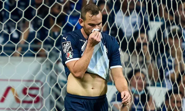 El holandés salió abucheado en el último partidos disputado en la cancha del BBVA ante Atlas