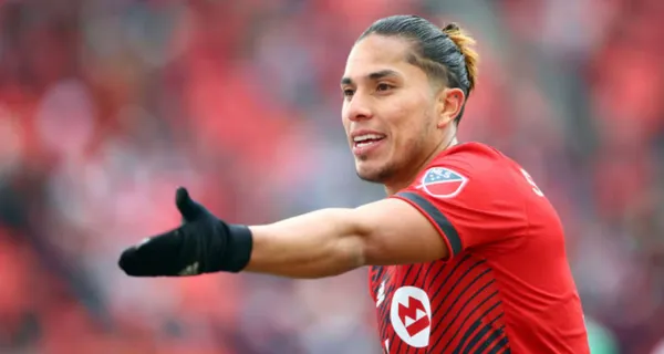 El jugador Carlos Salcedo ya habría pedido su salida del equipo de Tigres y se despidió por redes sociales