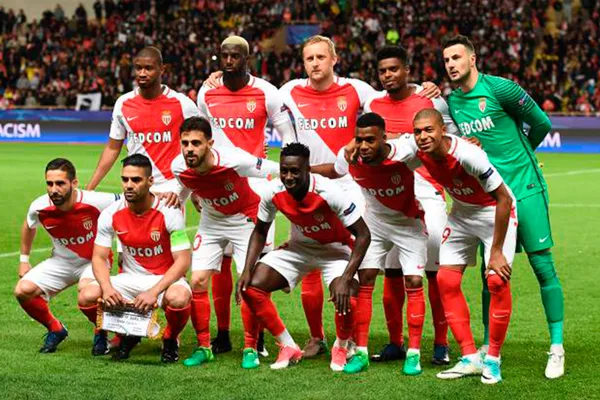 El jugador del Manchester City podría terminar en prisión luego de ser acusado por graves delitos.