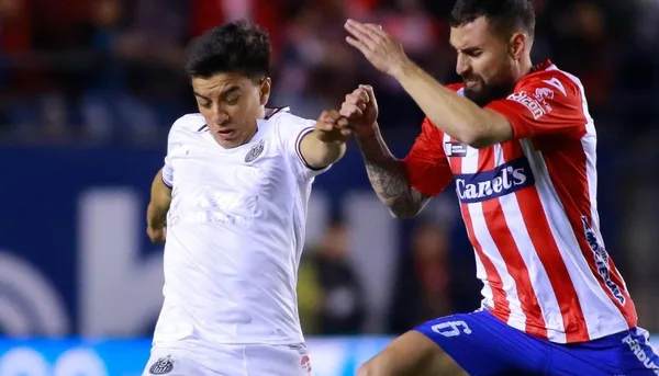 El jugador expone su físico por Chivas
