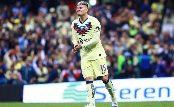 El jugador fue captado con una modelo