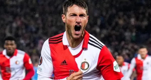 El jugador mexicano la mandó a guardar, llegó a su décimo tanto en la Eredivisie. Mira el gol