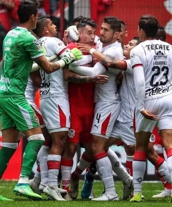 El jugador mexicano reveló que sí se desquitó del ex América por la entrada al Cone Brizuela