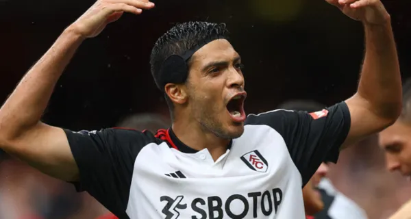 El jugador mexicano rompió la sequía y Marcos su primer tanto en la Premier League.