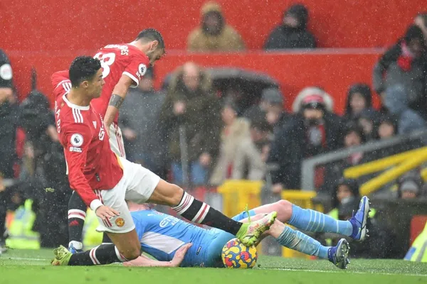 El Manchester United vive una crisis deportiva importante, y hay un jugador en el vestuario del United que provocaría que Cristiano Ronaldo se fuera contra Solksjaer.