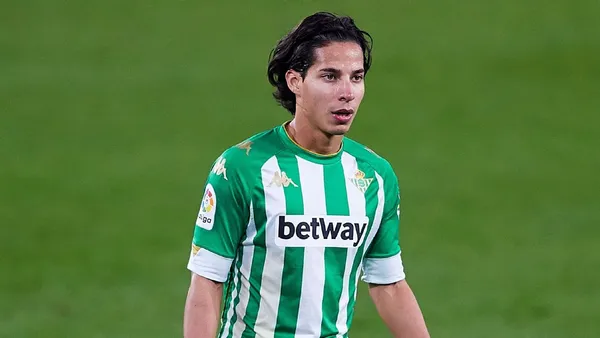 El mediocampista mexicano volvió a ser titular después de estar de baja por problemas de salud.