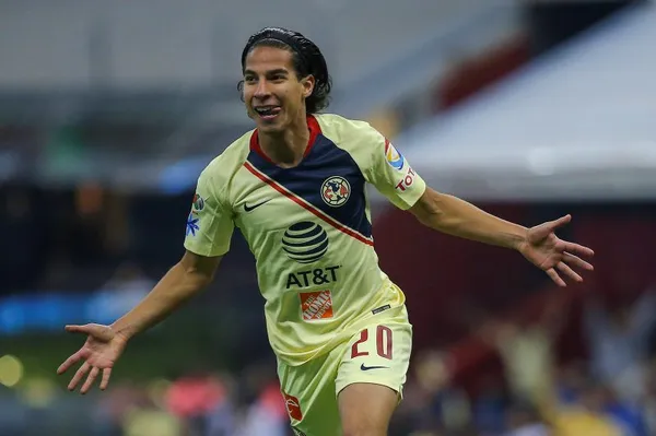 El mexicano renovó dos años más