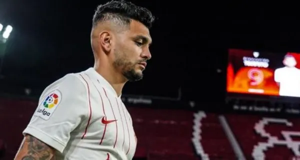 El mexicano ya titular con el Sevilla pero no todo parece ser bueno pues tiene un gran problema por delante que tendra que resolver