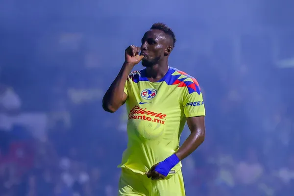 El naturalizado mexicano podría salir del equipo antes de lo esperado.