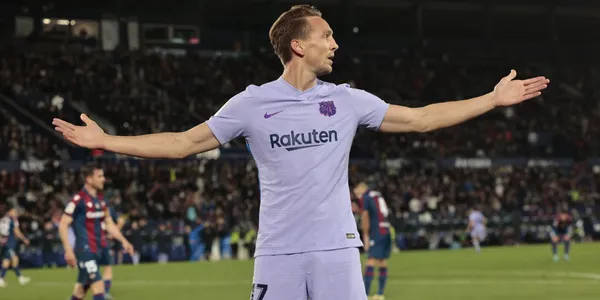 El neerlandés salvó nuevamente al Barcelona, que se mantiene a 12 puntos del Real Madrid, pero con un partido menos en La Liga