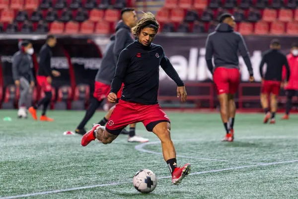 El partido que inicia las acciones de este día.