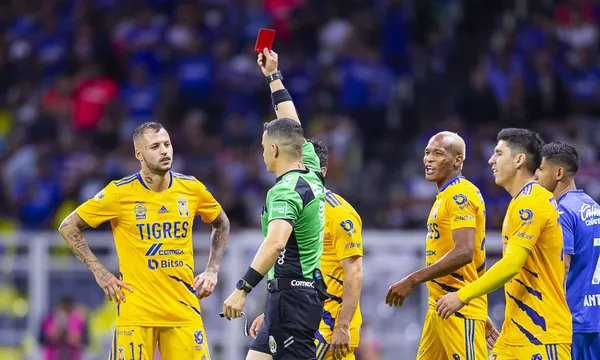 El partido se convirtió en polémico por dos jugadas que confundieron a todos