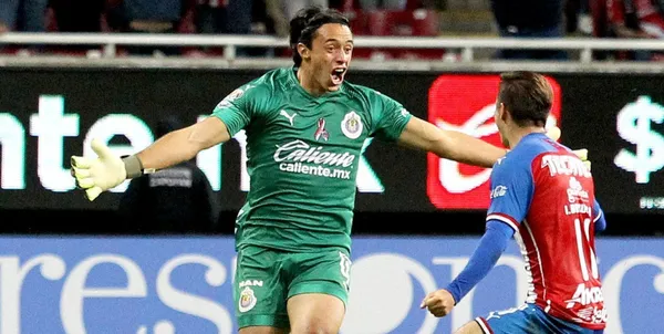 El portero de Chivas que marcó un gol histórico desde su área y sorprendió a todo el fútbol mexicano.