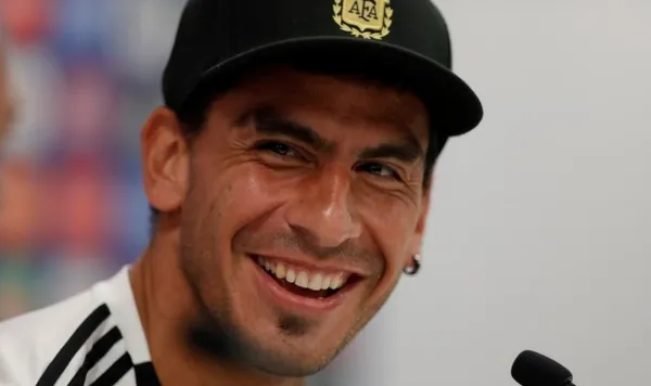 El portero de los Tigres convivió en Monterrey con los integrantes y se le vio muy feliz